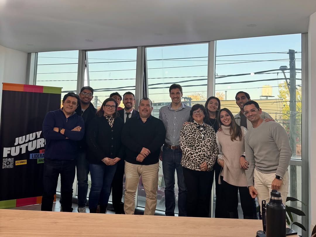 Equipos de Educa 7.0 y Jujuy Futuro tras la firma del convenio